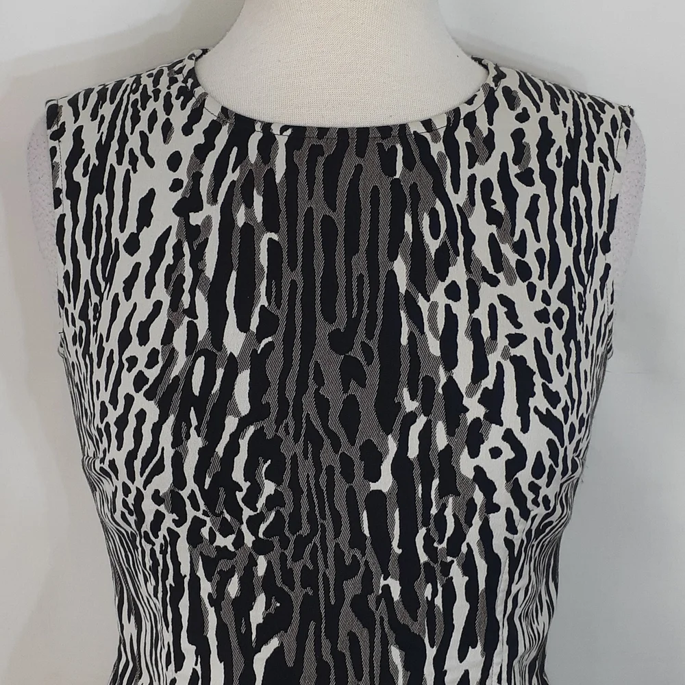 St. John animal print bodycon dress white black brown size 6 - Picture 2 of 6